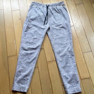 Lululemon drawstring jogger with pockets